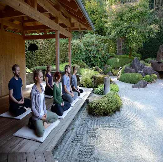 Meditation im Zen-Garten am Benediktushof